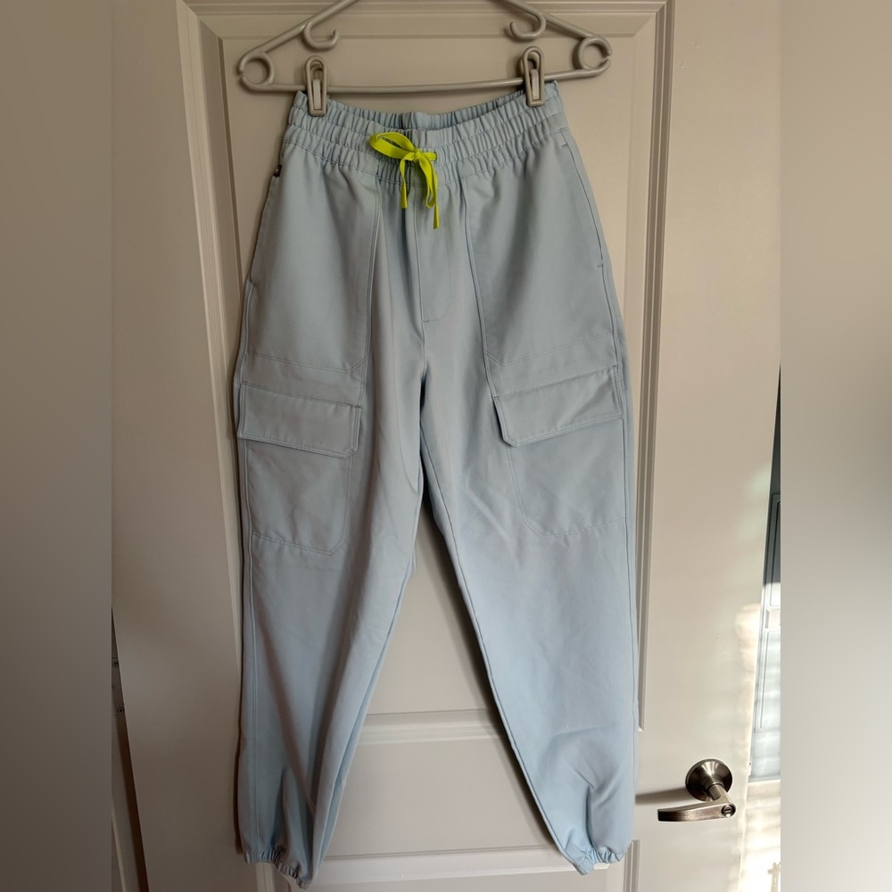 Figs Sierra Cargo Joggers in Open Skies size M